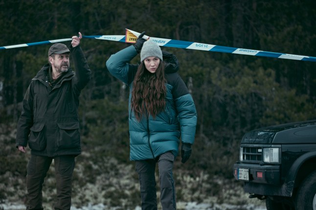 Glaskupan. (L to R) Johan Hedenberg as Valter and L??onie Vincent as Lejla in Glaskupan Cr. Courtesy of Netflix ?? 2024